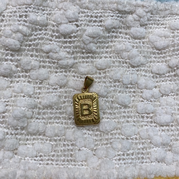 B charm - Picture 2 of 2